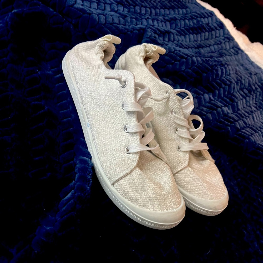 Cute tennis shoes